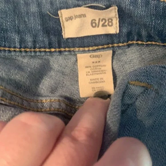 GAP Cuffed Jean Shorts - Picture 2 of 2